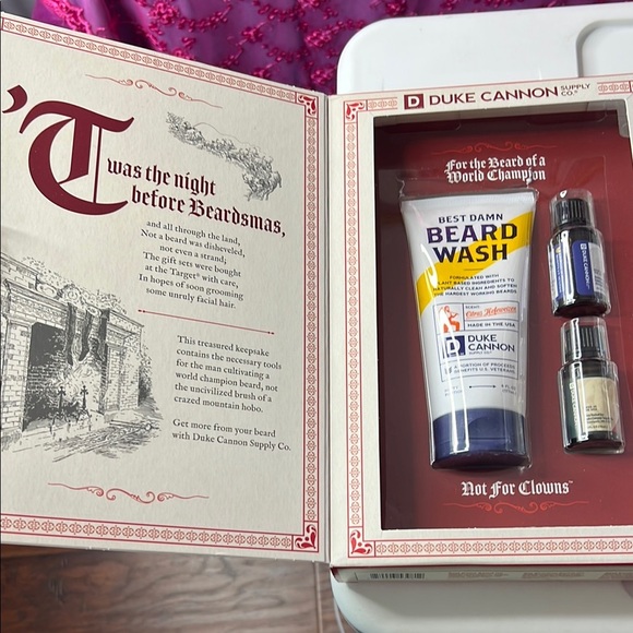 NWOT Duke Cannon Red Face Mask - The Beard That Stole Christmas - Picture 2 of 6